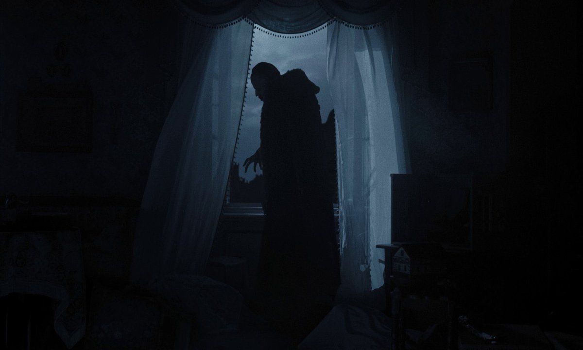 thebirthofvnus's tweet image. nosferatu christmas ⋆°.☾⋆.ೃ࿔*:⋆