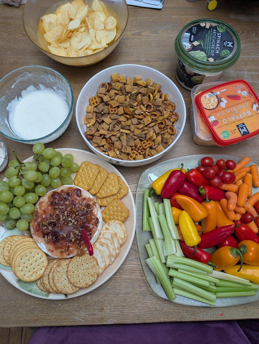 SurrendertoVi's tweet image. Girl Dinner, Christmas Eve Version