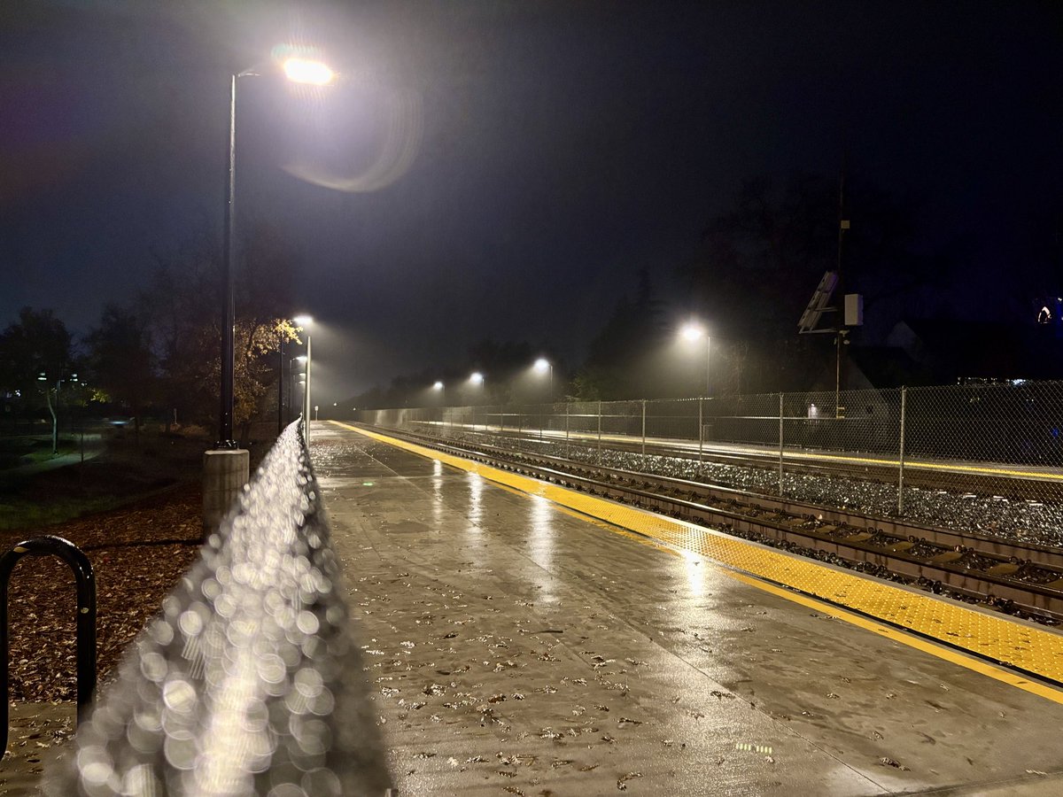 LanMisty's tweet photo. December commute has gone from mistily wet to slipperily wet. https://t.co/8zpCwiX1la