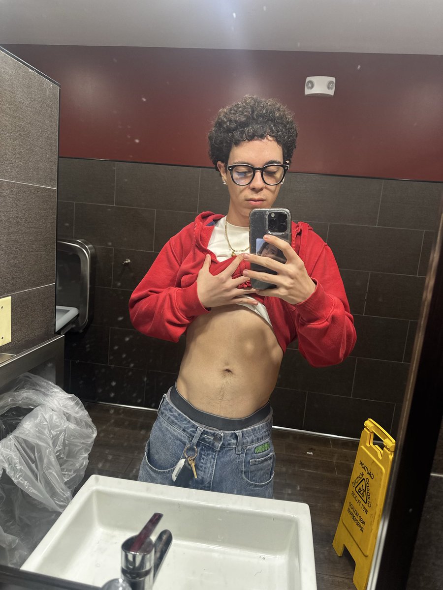 cristoomuch's tweet photo. snap got banned :// if anyone can make me a new one i’ll give them a free video but enjoy this video of me talking to my homie while making shit he didn’t even know #chudai #bromance #nohomo #wataa #MerryChristmas https://t.co/Deqd8vUQ1r