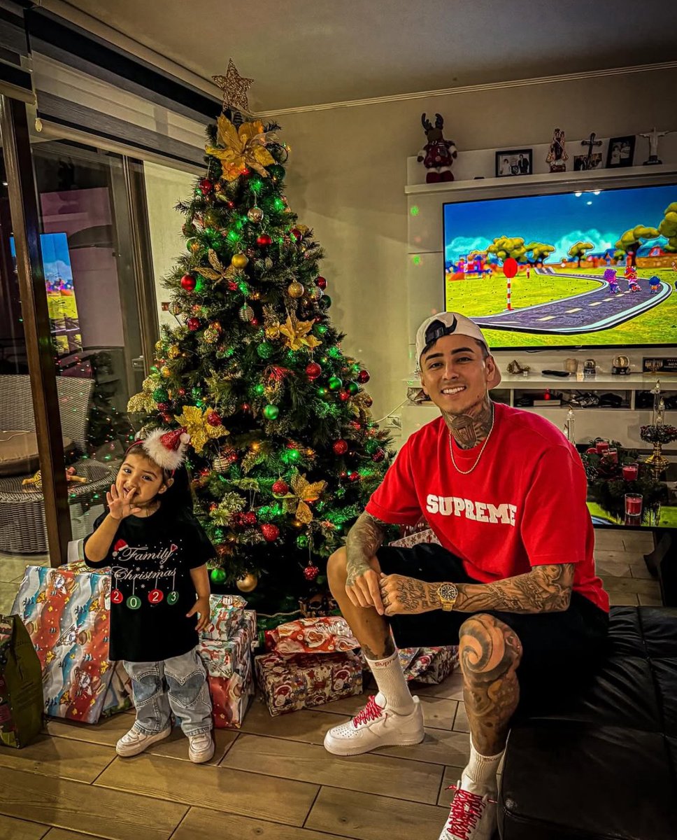 eulobster's tweet image. Feliz flanatal nação! Espero que possam curtir e aproveitar muito com as pessoas que vocês amam. Um ótimo Natal pra vocês, beijocas da Lobs ❤️🎄