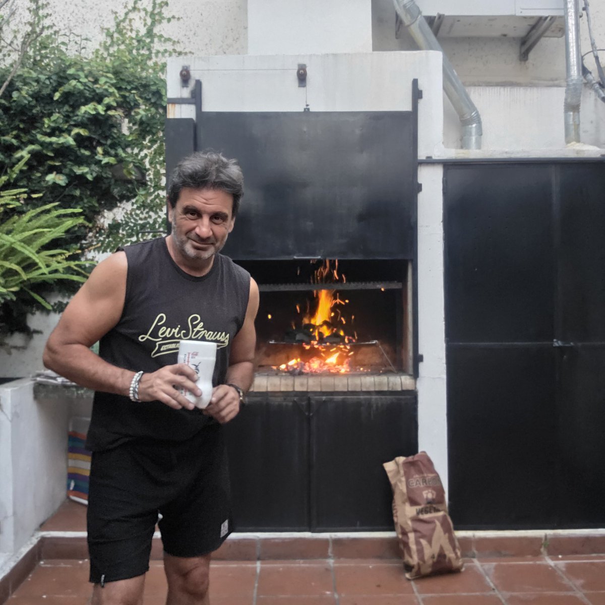 Te hago #ElProgramadeLavecchia y desp el asado también 
Gracias por los mensajes y el cariño de siempre 
Felicidades