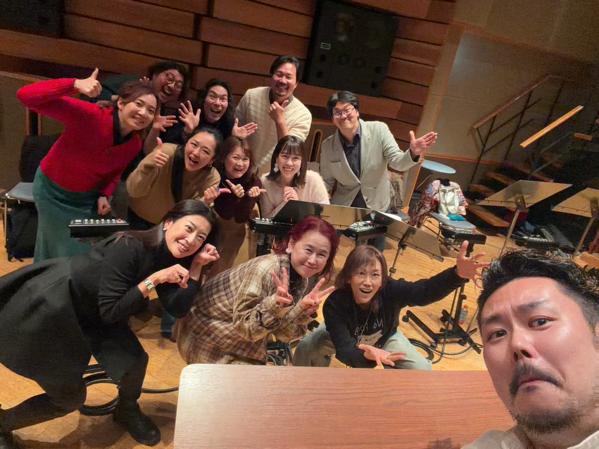 piano_shiho's tweet image. Merryクリスマス🎄
イブの昨日は、梶浦由記さん #Fion0806　　尾澤拓実さん　#Roidual  と共にレコーディング。歌人三昧サマディさん、素晴らしい合唱をありがとうございました！！#UtabitoSamady 
ハッピーすぎてニマニマ全開のワタクシ🤣
はあ、幸せなイブでした💓