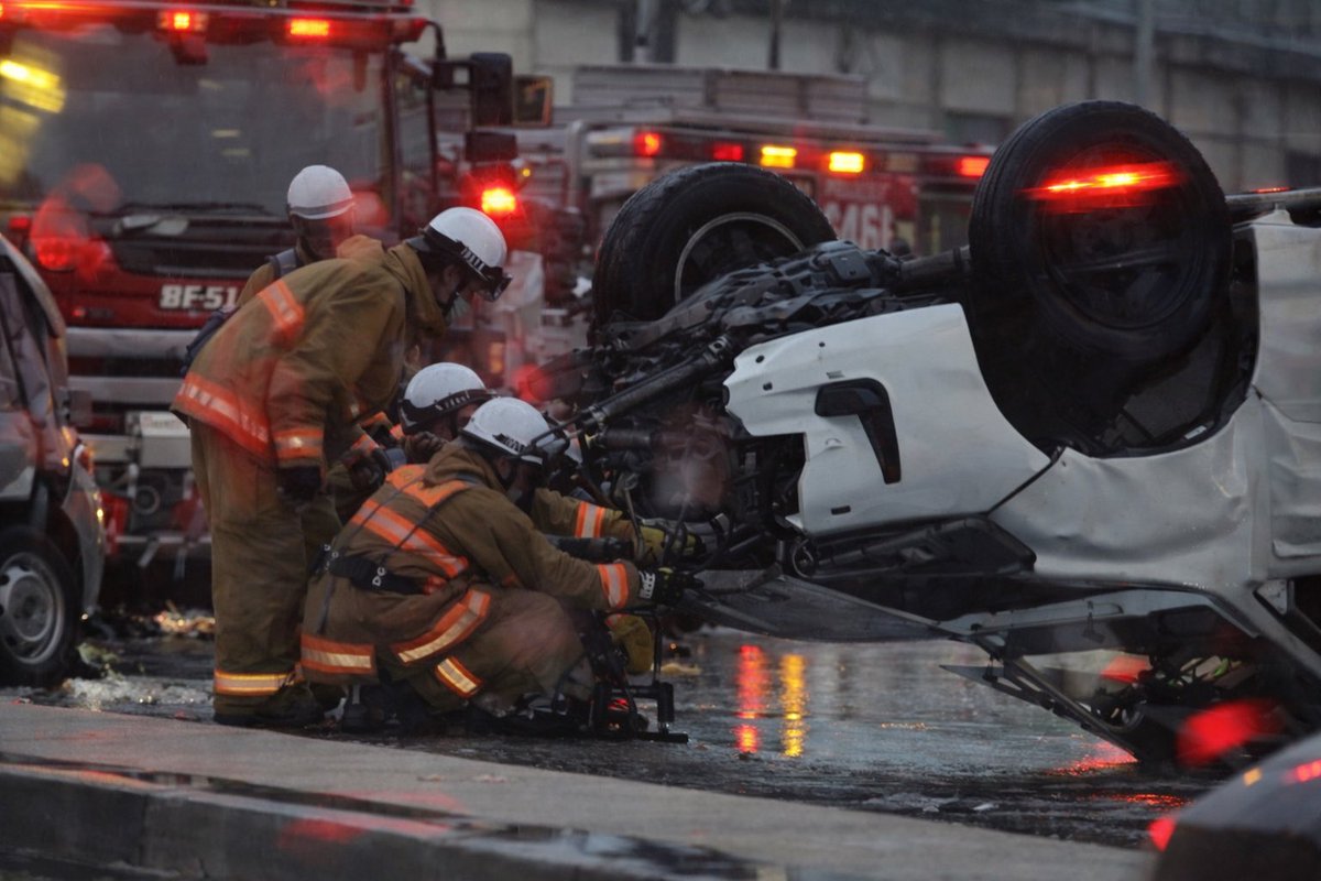 油断大敵 ○正規品○個人宅OK○送料無料○オイル 作動油 ハイドロ コスモAW 32