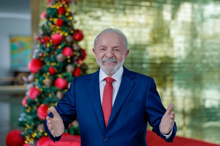 O governo do Presidente Lula já conseguiu a aprovação da isenção do Imposto de Renda para quem ganha até R$ 5 mil reais, se Lula concretizar a aprovação do fim da escala 6 x 1 será reeleição garantida no 1° turno!!!