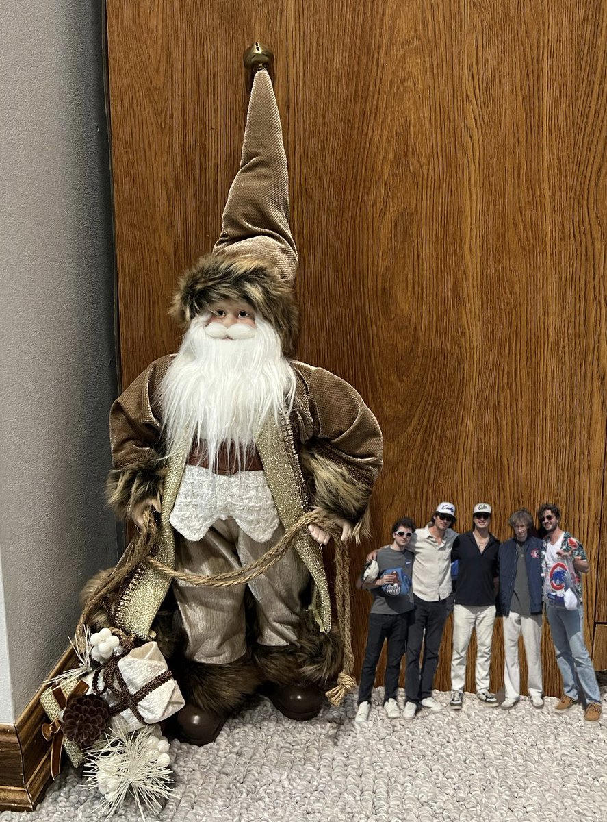 DogparkCrave's tweet image. Merry Christmas