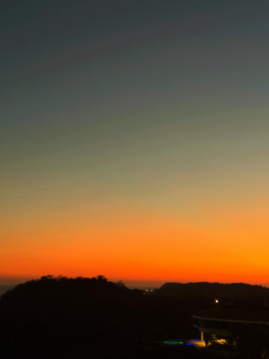 FerCesarmanM's tweet image. Lindo atardecer de noche buena 🎄