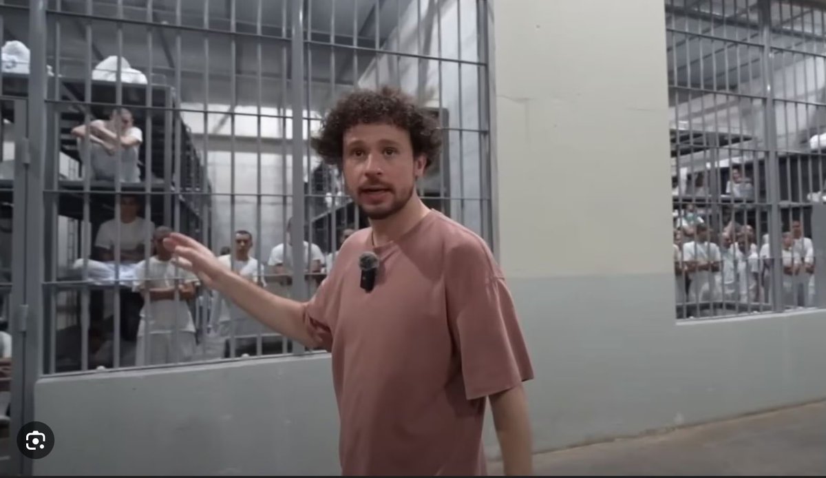 wearedust12's tweet image. Es un país tan jodido, pero tan jodido, que lo único que su gobierno tiene para presumir es una cárcel.  

m.youtube.com/watch?v=TLPfYy…