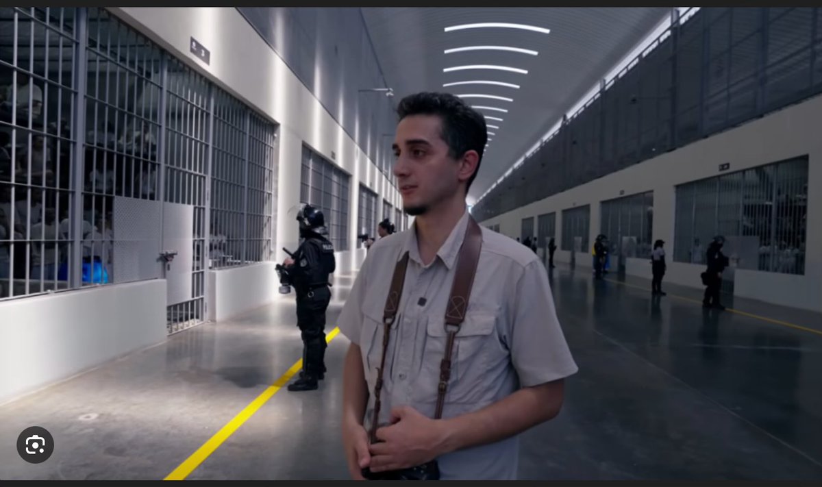 wearedust12's tweet image. Es un país tan jodido, pero tan jodido, que lo único que su gobierno tiene para presumir es una cárcel.  

m.youtube.com/watch?v=TLPfYy…