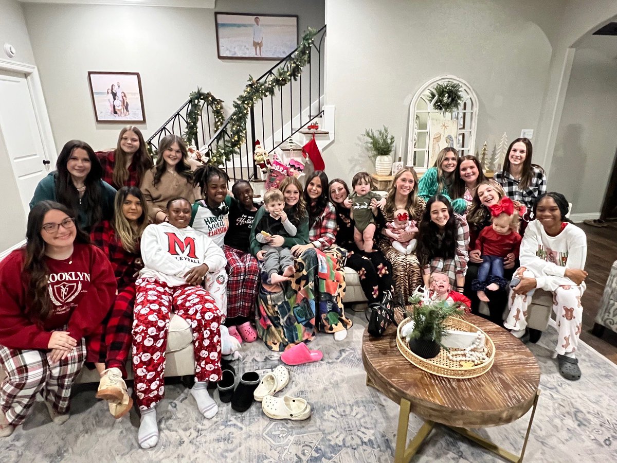 MHS Softball Christmas party! 
🎄🐅❤️
<a href="/MHSLadyTigersSB/">Many Lady Tiger Softball</a>