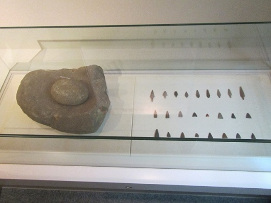 現在、県の合同庁舎等が立ち並ぶ荷渡地区ですが、奈良時代は200棟近くの住居があり、当時の土師器や鹿角製のヤスなどが多く見つかっているそうです。入館料はたったの50円！（大人１人）。週末は遺物を見学しながら、当時の暮らしに思いを馳せてみてはいかがでしょうか。#岩手県 #北いわて