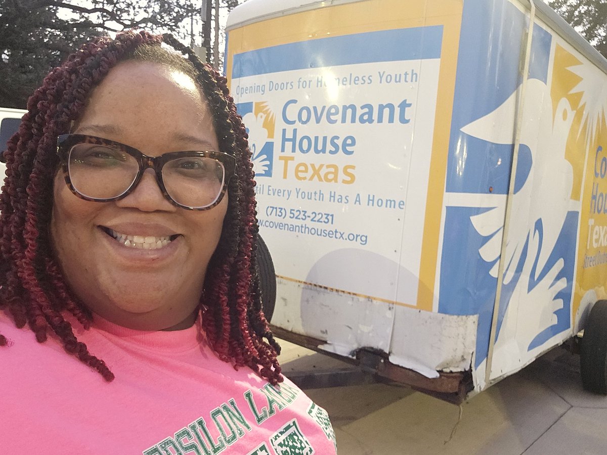 SayitSavoy's tweet photo. The Great Elements of Envy Stocking Giveaway was a success! We were able to bless the homeless teens at the Covenant House Shelter. Grateful for my Linesisters that always support my ideas! #MerryChristmas #servicetoallmankind #20yearslater https://t.co/nxaEDJgG6V