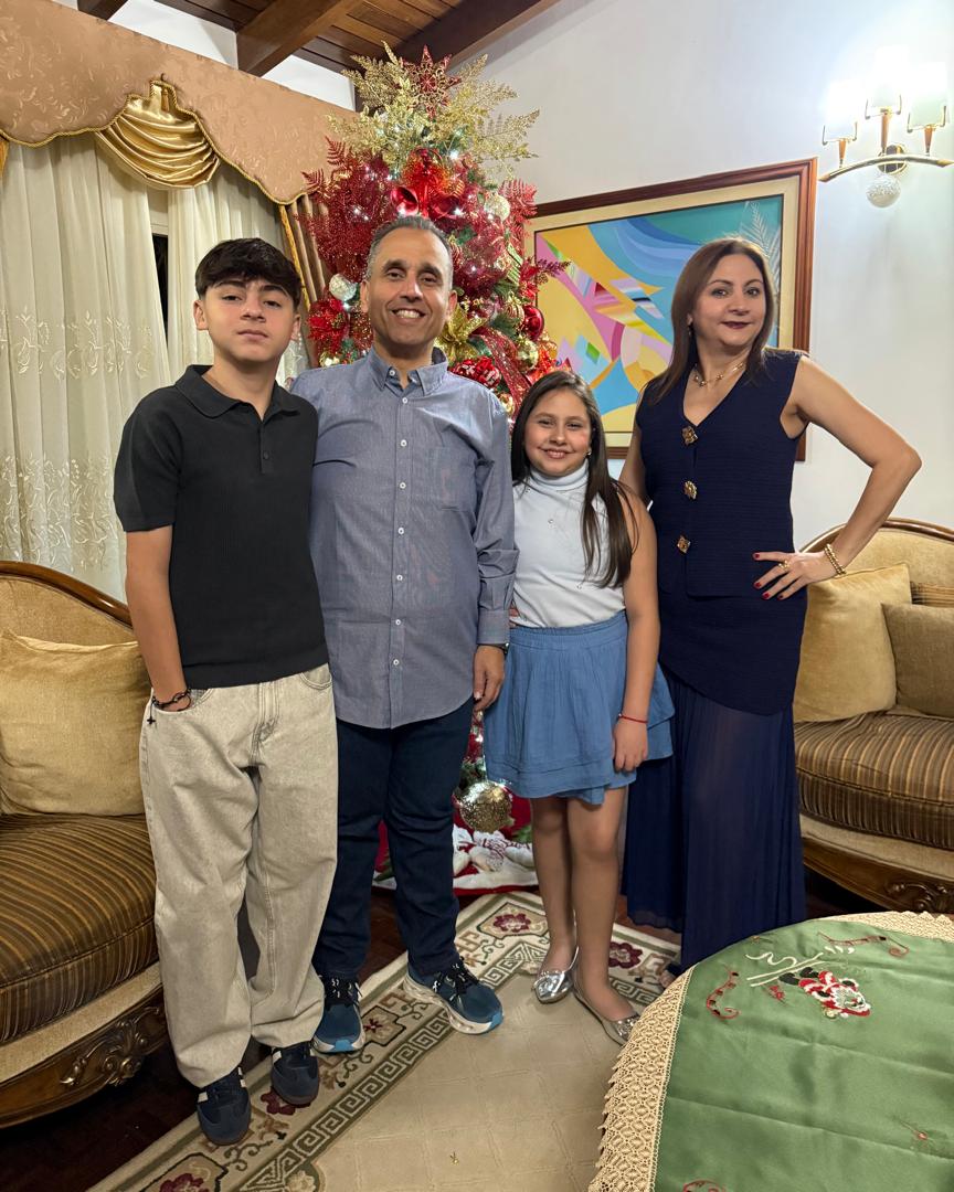 En esta noche de ilusión, amor y sobre todo unión familiar. Junto a mi familia les deseamos que el nacimiento del niño DIOS traiga consigo bendiciones, mucha salud y prosperidad para todos los venezolanos, dentro y fuera de nuestro país. 

¡Hoy y siempre con DIOS, bendecida