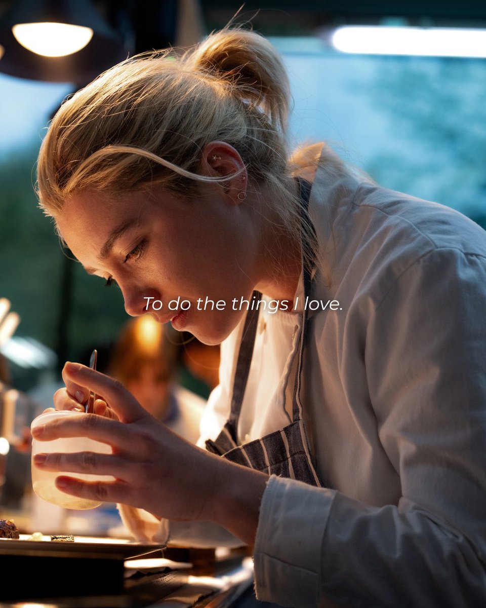 SphereFilmsCA's tweet image. Holiday wishlist: more time, fuller tables, and stories that stay with us.

THE WORST PERSON IN THE WORLD, dir. Joachim
Trier
PARASITE, dir. Bong Joon Ho
WE LIVE IN TIME, dir. John Crowley
PORTRAIT OF A LADY ON FIRE, dir. Céline Sciamma