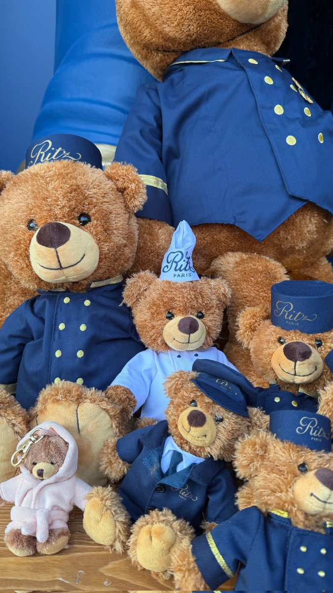 Kytkyt19's tweet image. กุดีใจที่ต้นคริสต์มาสลูกูไม่ใช่ลาบูบู้5555
#LISA