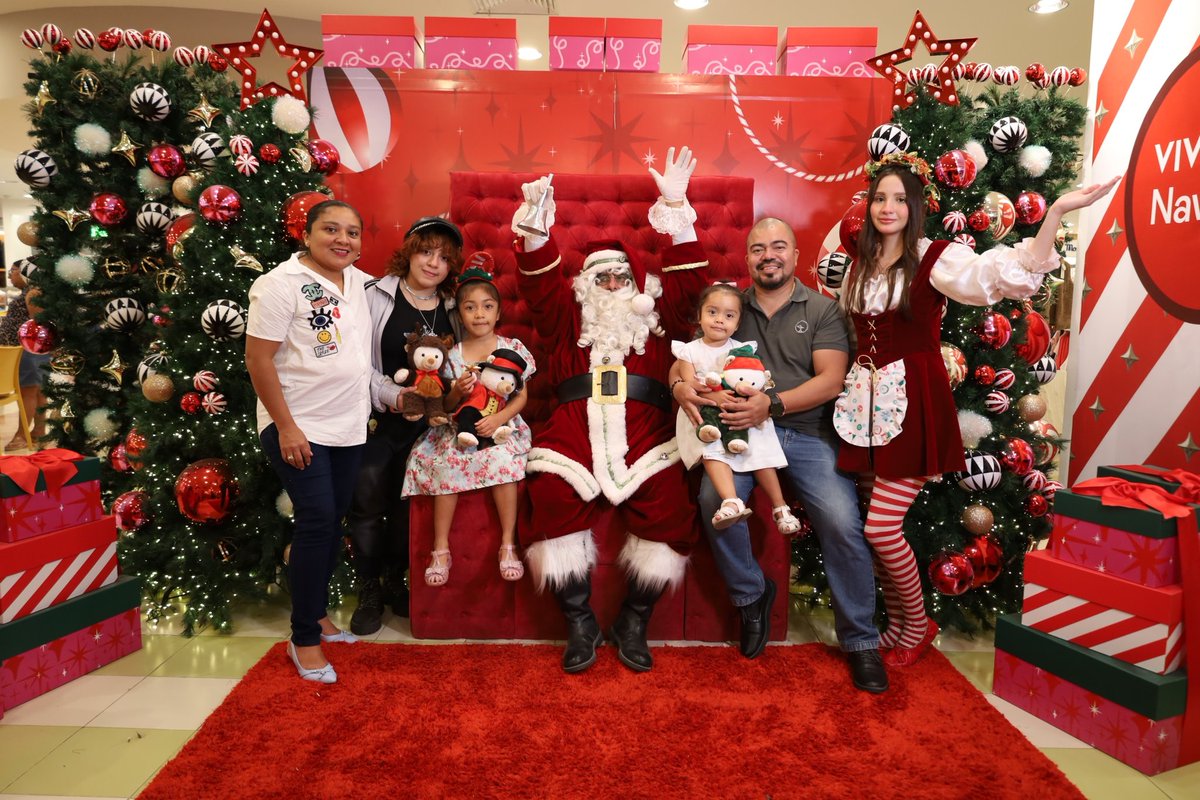 Emmanuel_QRom's tweet photo. ¡Feliz Navidad! Te desea con mucho cariño, la familia Quevedo Balam. 🎄✨️ https://t.co/Jj8Dy91B8i