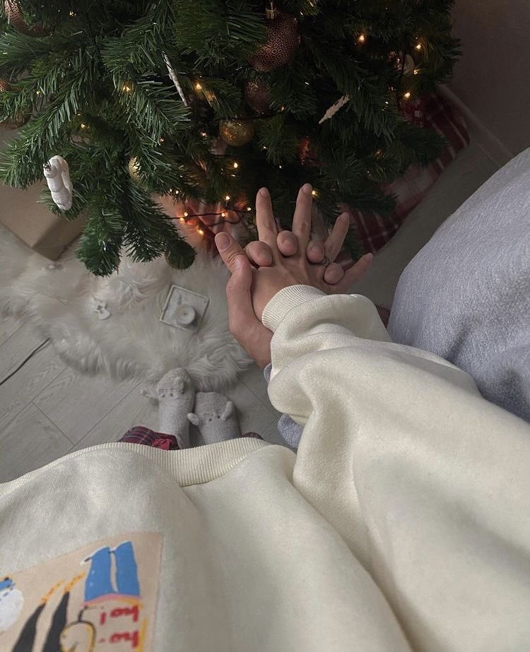 ark4os's tweet image. ⁣
ᅠ
         @𝚊𝚛𝚔𝟺𝚘𝚜 —  𝙥𝙤𝙨𝙩𝙚𝙙.⟳
         ≡    122525
         ⌂    Pampanga

My Christmas miracle in the form of warm hands and loud home. 

ᅠᅠᅠ