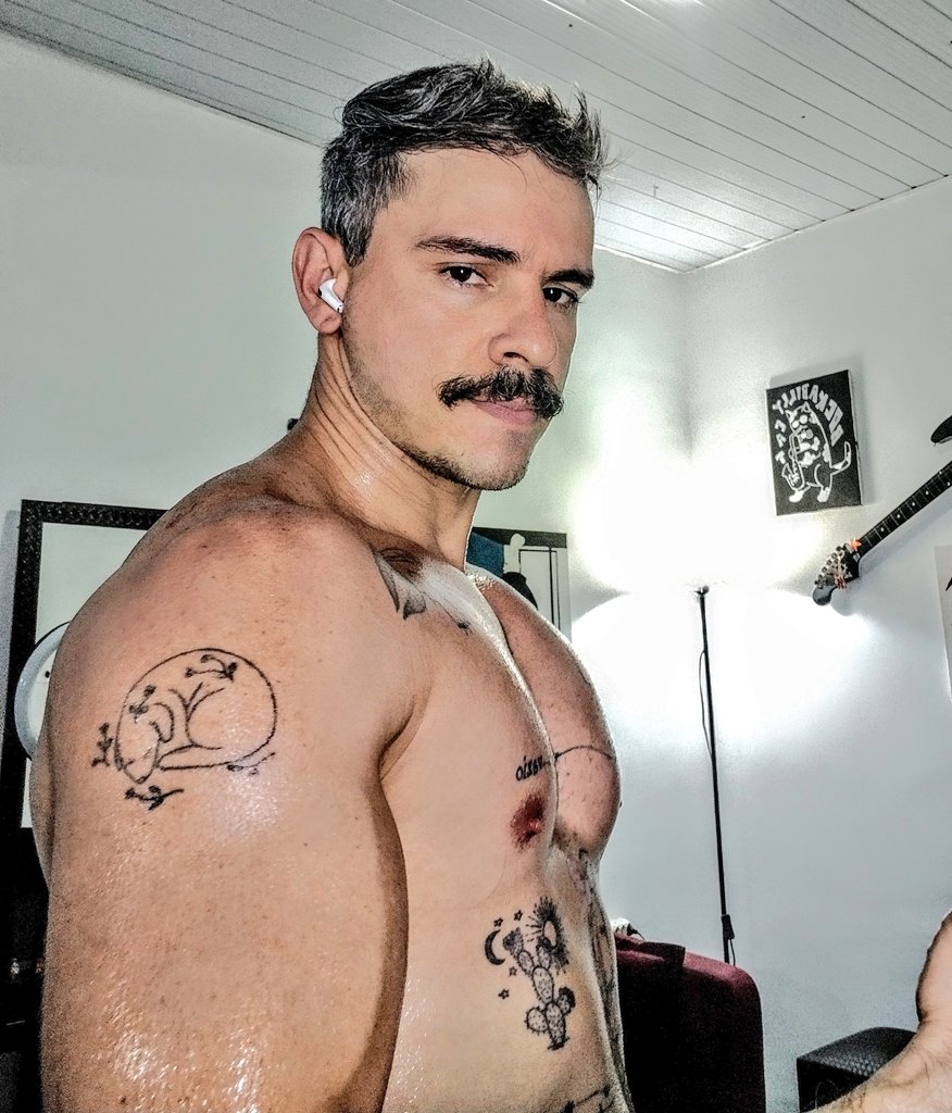 antonioKenzo's tweet image. Treino na véspera do natal