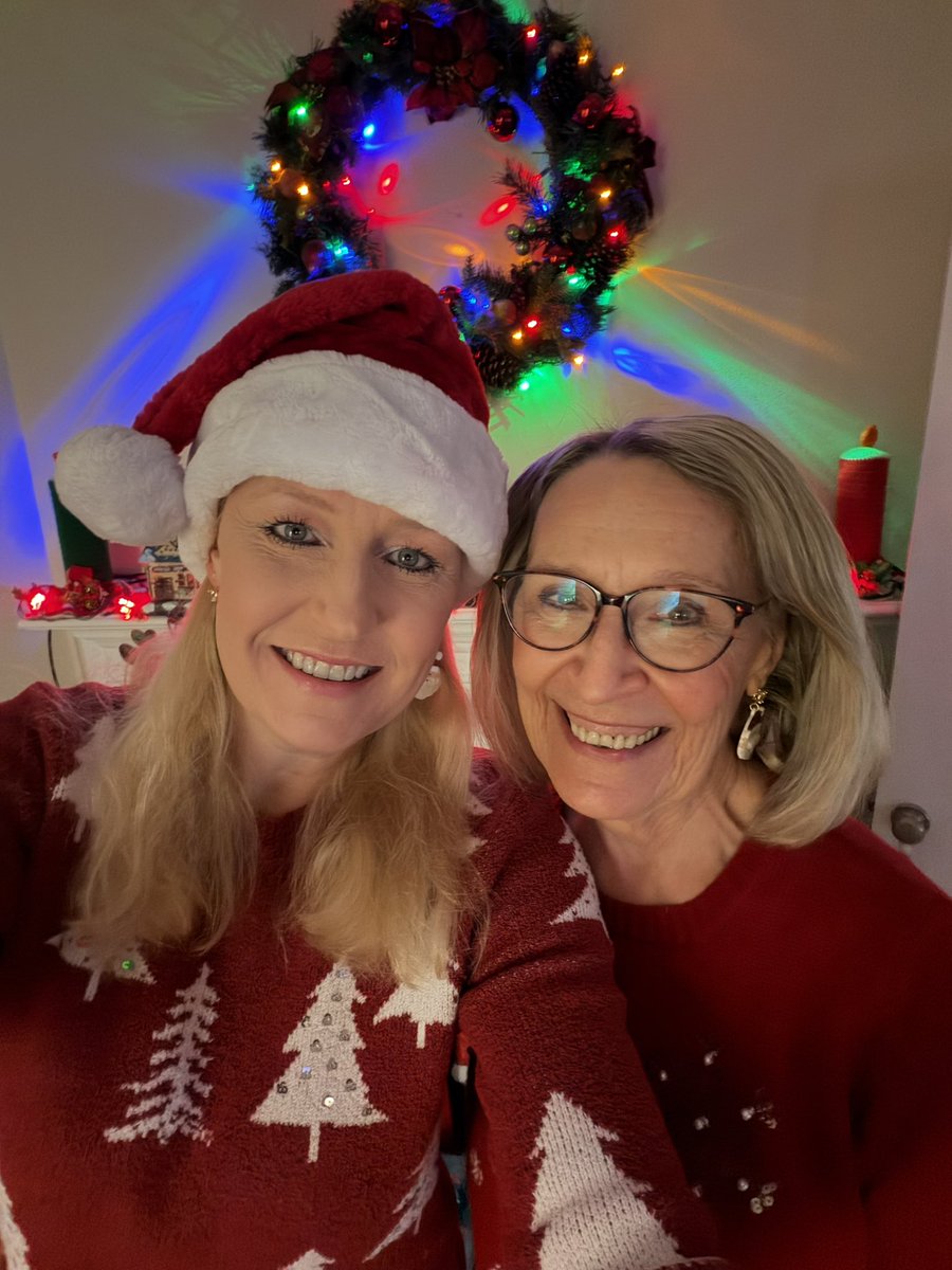 TheOneAbsolute's tweet image. Merry Christmas from me and my Mommy!!! We hope you all have a great holiday!!! 🎄🎅🏼🎁😘