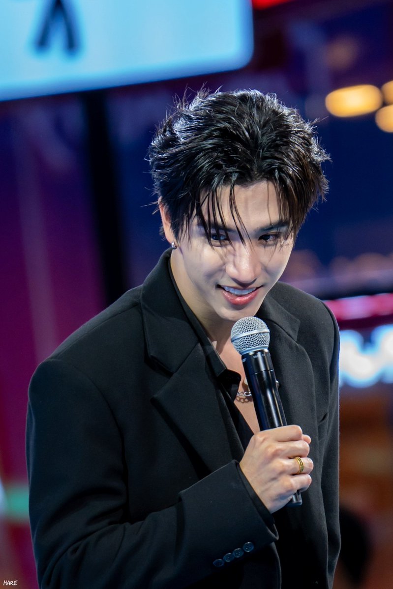 Hareshine's tweet image. (｡˃ ᵕ ˂ )⸝⋆ 🌟
　　　   ／  ＼
　　      /★∴  \
　　   (人_人_人)
　      ／  ∴∵★  ＼
   　(_人★人☆人_)
　　　      凵               ⃰. ﾟ

PERTH XMAS TOGETHER DRALLY

#DrAllyChristmasEvexPerth
#PerthTanapon @perthppe