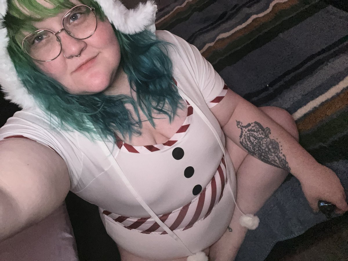 AstraStoned's tweet photo. The holidays can be lonely, you deserve some companionship 

https://t.co/k8WtUa9XlN

Come get cozy ☃️

Enjoy this festive Pre chest tattoo Throwback with the algae hair https://t.co/NhoHWpbSrH
