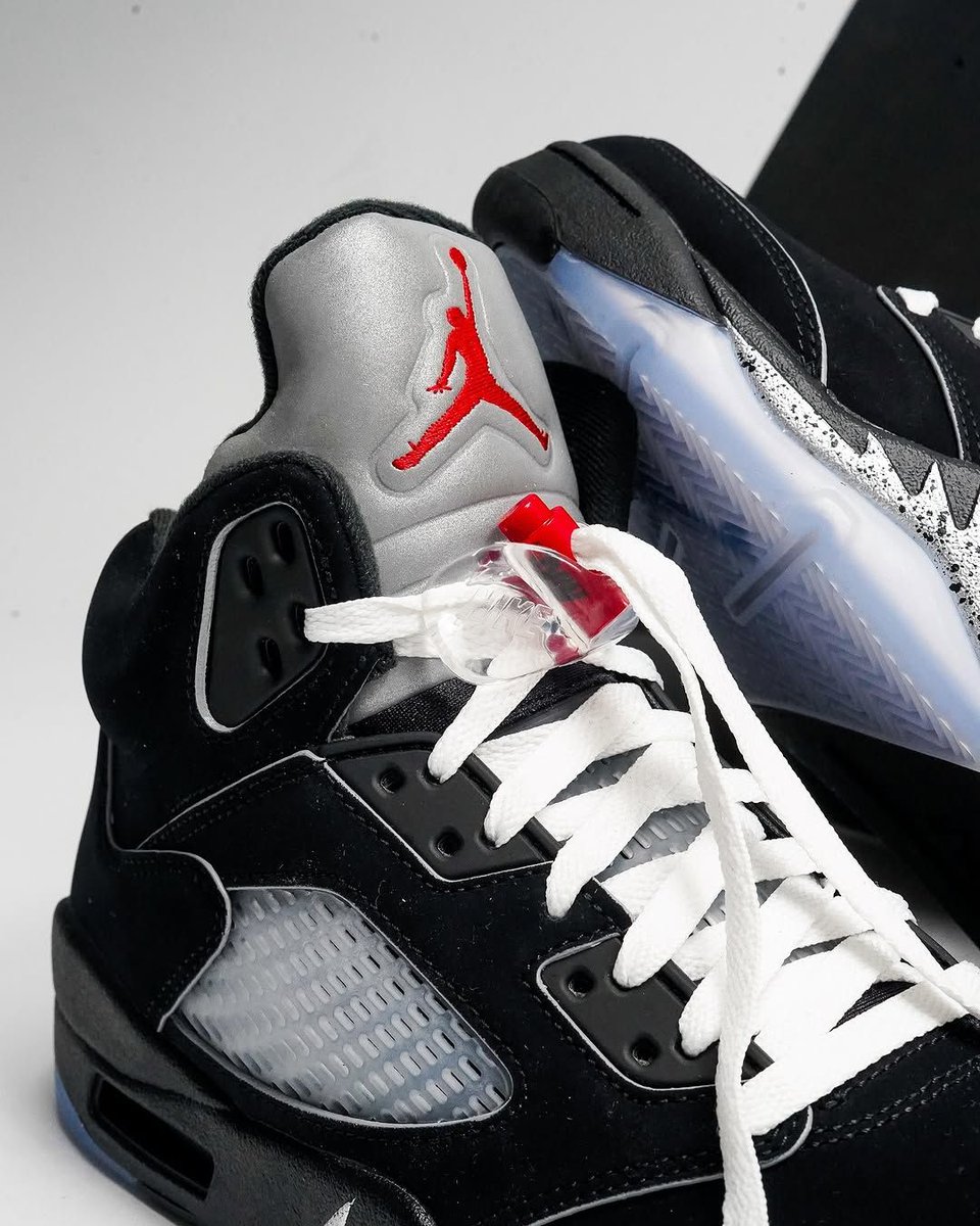 JustFreshKicks's tweet image. Air Jordan 5 "Black Metallic” (2025) 🖤💥