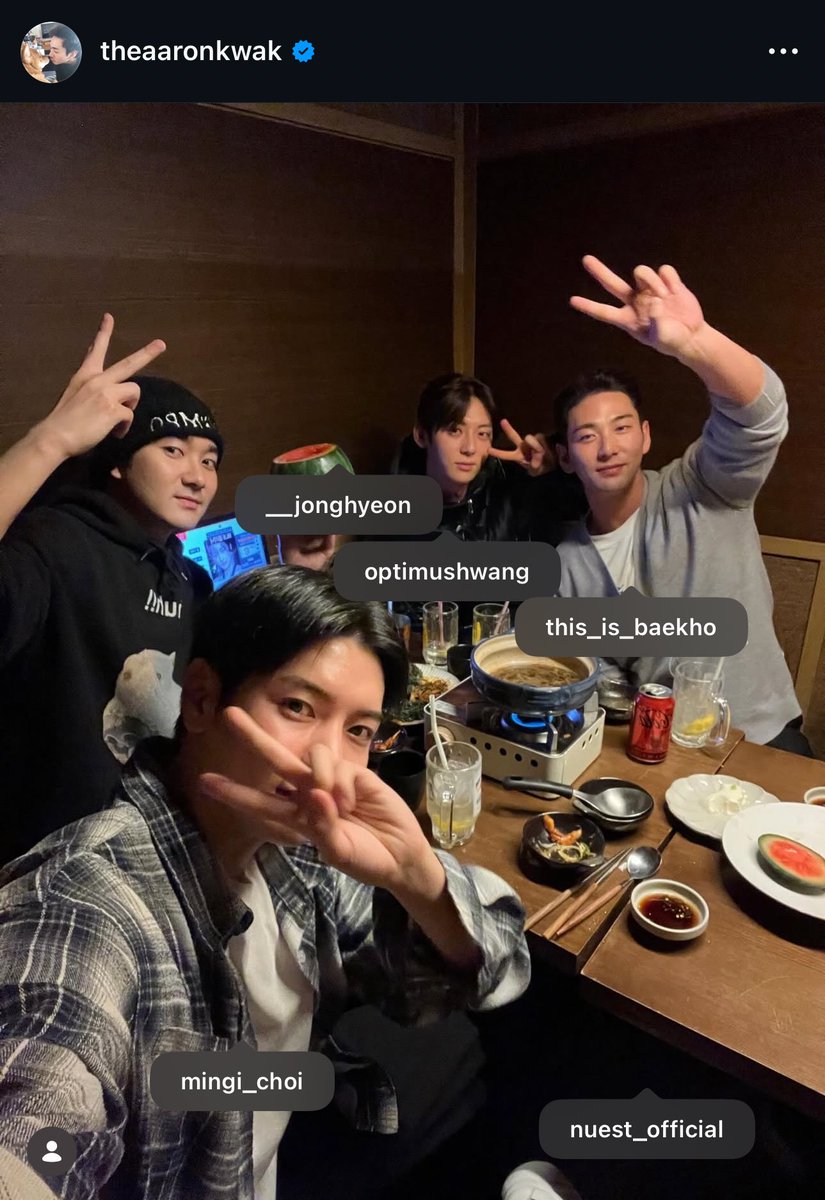 happy holidays from #NUEST!!!!!! 🫶🏻