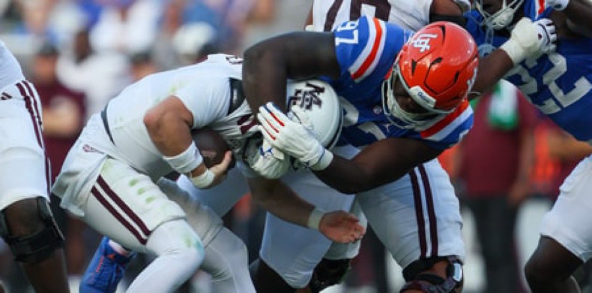 CoachGChatman's tweet image. @JoeMbatchou 🐊💨Trenches #ChristmasEve @GatorsFB