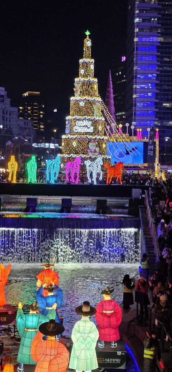 축
   성        탄
성탄절  입니다
하늘에는  영광
땅에는  평화
온누리에  주님의
은총이  충만하기를
빕니다