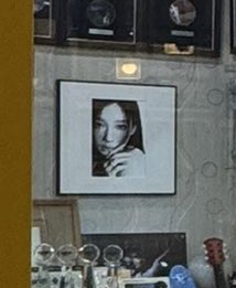 0309tyss's tweet photo. 전시회 액자 걸려이따 👀👀 https://t.co/9HPc6o6WQz