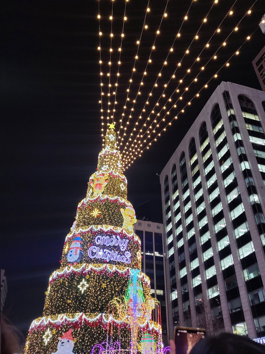 holin_01's tweet photo. 메리 크리스마스🎄 https://t.co/7pNjEaUmRr