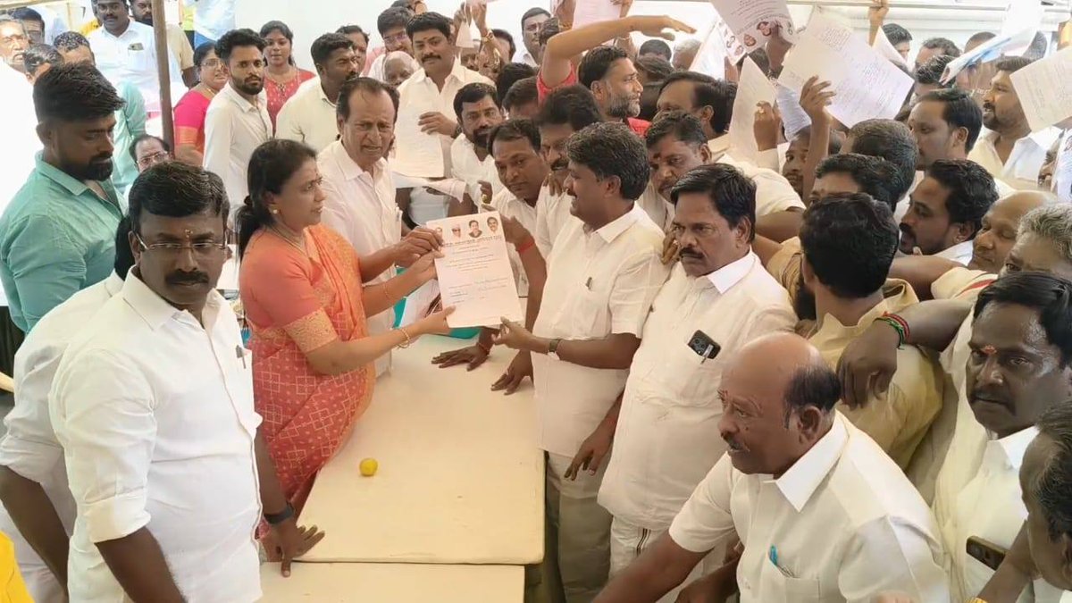 tamilselvanmla's tweet photo. புரட்சித்தலைவர் எம்ஜிஆர் புரட்சித்தலைவி அம்மா அவர்களின் அருள் ஆசியோடு, கழக பொதுச்செயலாளர் அவர்களின் ஆணைக்கிணங்க, 2026 சட்டமன்ற தேர்தலில் போட்டியிட  பெரம்பலூர் சட்டமன்ற தொகுதிக்கு   விருப்பமனுவை தாக்கல் செய்தபோது. 
#EPSFOR2026
#ADMK https://t.co/XzAqJBq8MA