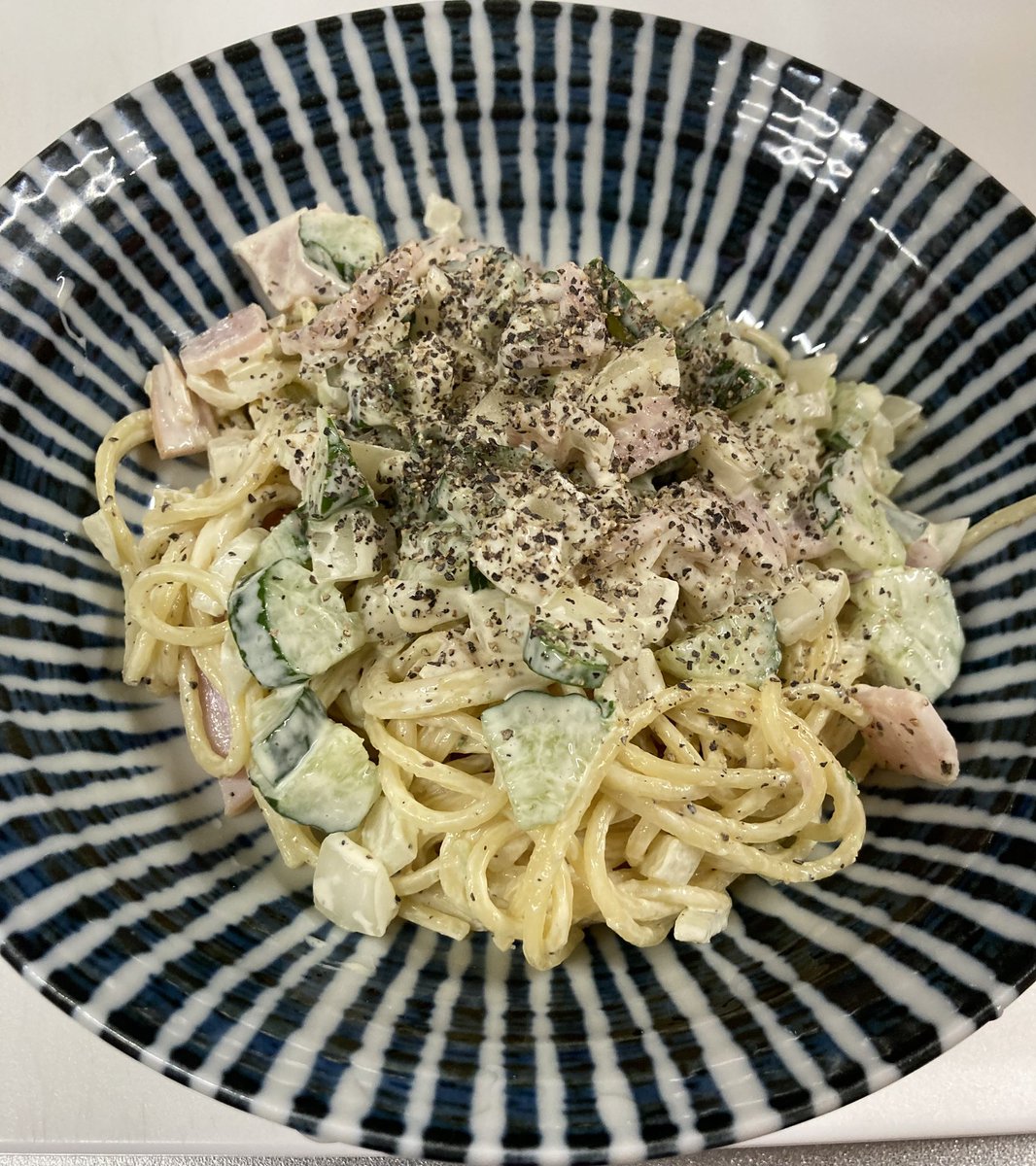 おはようございます😃
昨日は麻雀で大三元、小四喜、三麻だけの役満の萬子の混一色と3回役満上がりました
🀄️🀄️🀄️
今日の朝ご飯はオムライスとスパゲティサラダを作りました👨‍🍳🥗