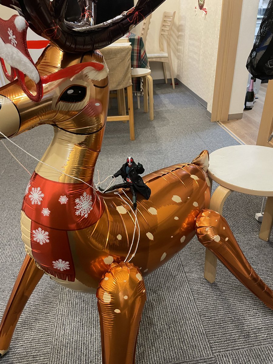 クリスマスということで、今日限定でサンタさん？がお出迎えします。
トナカイの手綱引にきながらライドしてるからヨシ