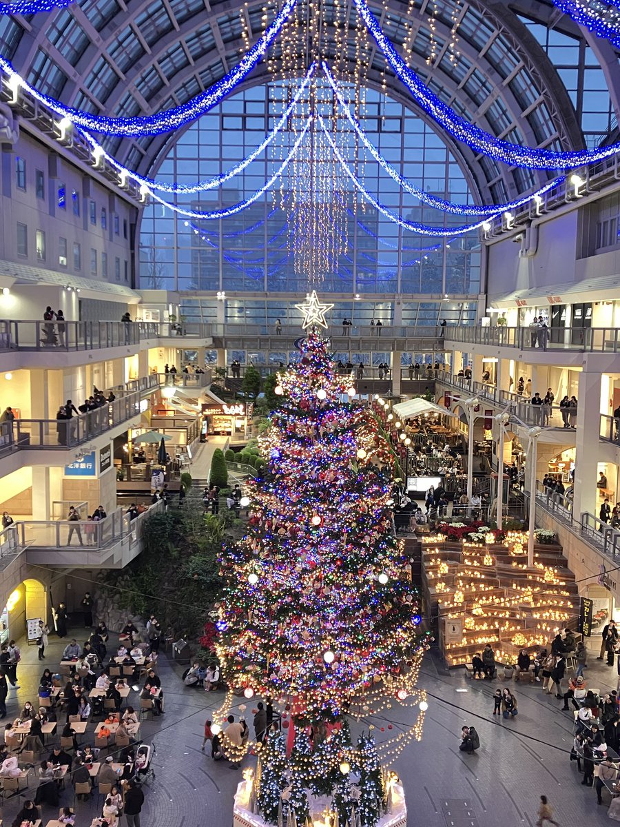気がつくと、今年の #ジャンボクリスマスツリー も本日が最終日となりました…😢

今年の #クリスマス は、#サッポロファクトリー の屋内 #イルミネーション で、ゆっくりと温かい光に包まれるのはいかがでしょうか？🎄✨

みなさまステキなクリスマスをお過ごしください🦌🎁