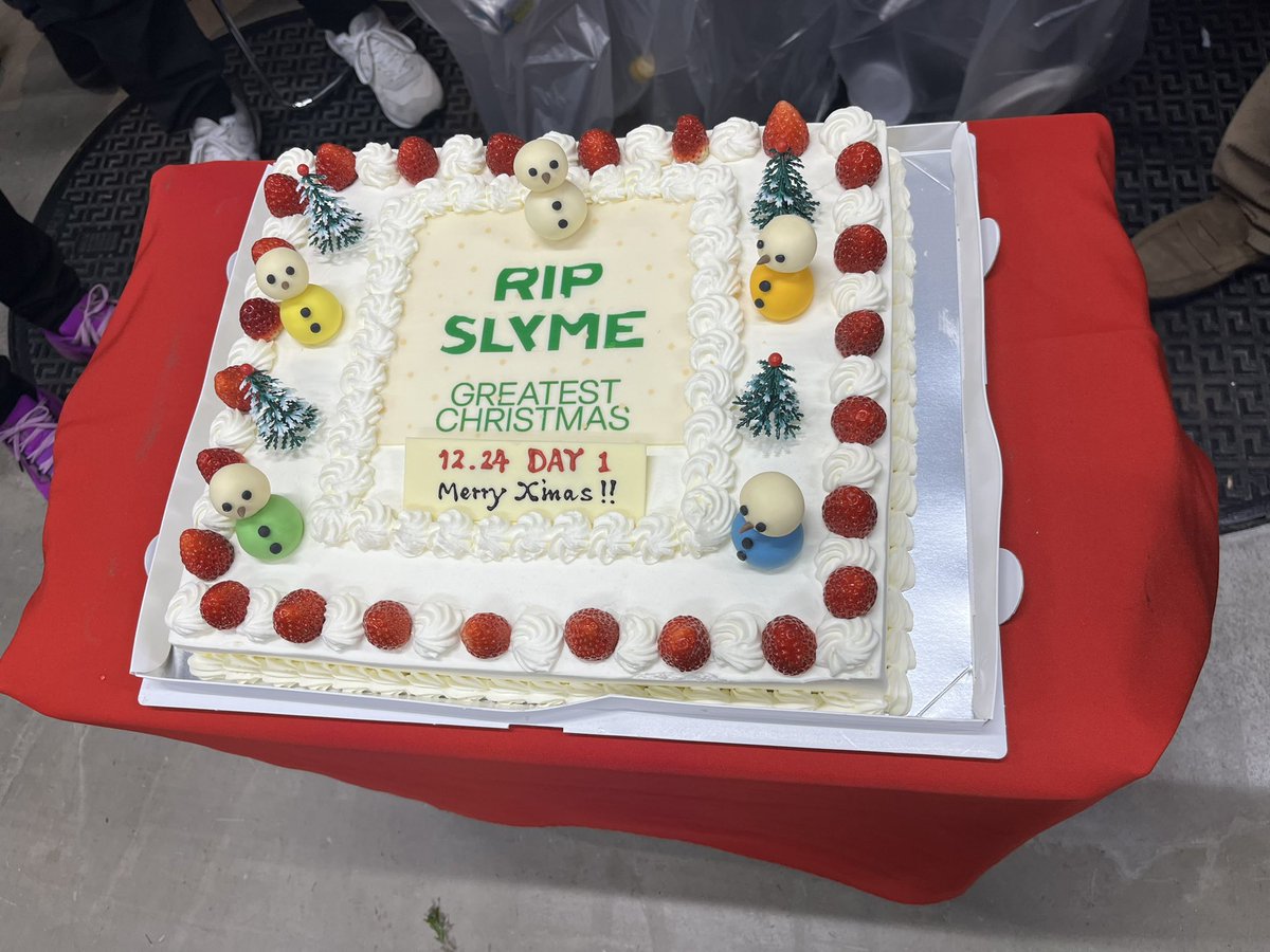 hmomok's tweet photo. Merry Xmas🎄Have a great Christmas💕
#ripslyme #リップスライム #Zepp #羽田 #Xmas https://t.co/LkuOECELCW