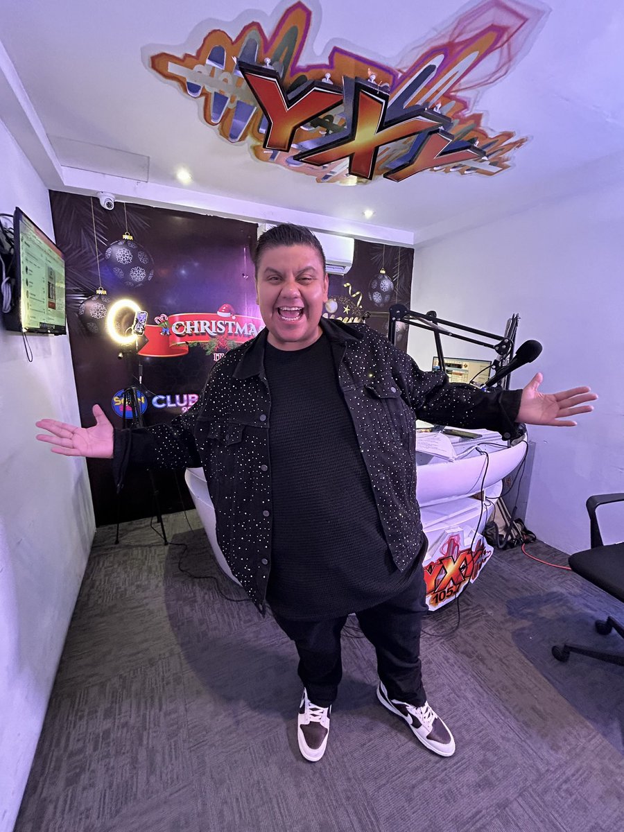 🎄✨ ¡La Navidad ya se vive en vivo! ✨🎄

Ya comenzó el Christmas Live de Radio Corporación FM, llevando la magia, la música y el espíritu navideño a través de todas las estaciones de Radio Corporación FM 📻🎶
Y también nos encuentras en vivo por el TikTok de YXY 105.7 🎥🎅
