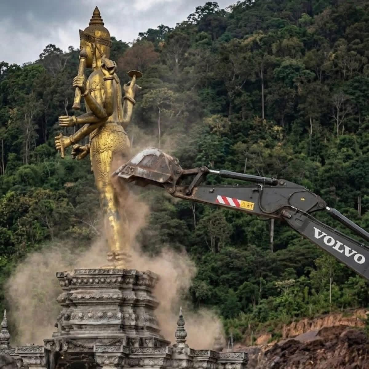 KhamPiseth's tweet photo. Thailand is a Buddhist country, but they bomb Buddhist temples, destroy Hindu god, killing civilians, and destroying civilian infrastructures !  

Are Thai solders human? 

They claim to defend themselves, but they bomb deep inside Cambodia, 100 km far away  from the border ! 

Do you think the world blind and ignorant ?

#justiceforcambodia #RespectSacredSpaces #CambodiaWantsPeace