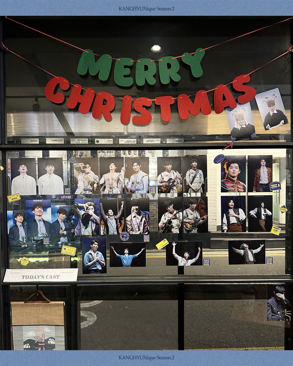 / 𝐆𝐫𝐞𝐞𝐭𝐢𝐧𝐠 /

🎄 12월 25일 목요일
🎅 𝟏𝟐:𝟎𝟎~𝟏𝟕:𝟏𝟎

✦ 1인당 음료 1개 구매 시, 특전 증정
✦ 전시된 사진과 소품은 눈으로만 봐주세요

#KANGHYUNique1227 #메리강현데이 
#Voyage_with_KANGHYUN #박강현