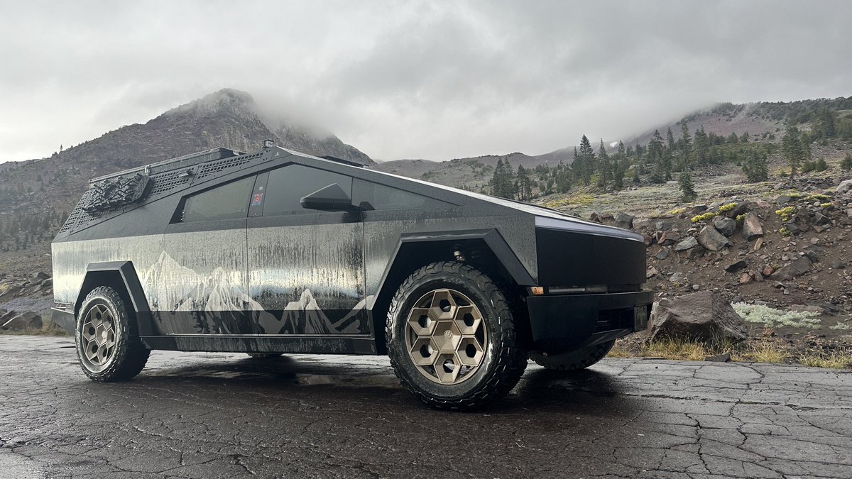 TesLatino tweet media