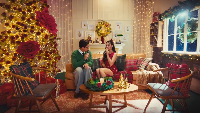 KylenaticsCEBU_'s tweet image. Merry Christmas Kylenatics, Kaimates and KaiKyle Wisharts! ❤️🩵🩷

Let’s show our love and support to Kyle Echarri and Kai Montinola’s version of “Baby, It’s Cold Outside”. Don’t forget to like, leave a comment and share! 

🔗 instagram.com/reel/DSqs8sCEx…

#KyleEcharri | @kyle_echarri