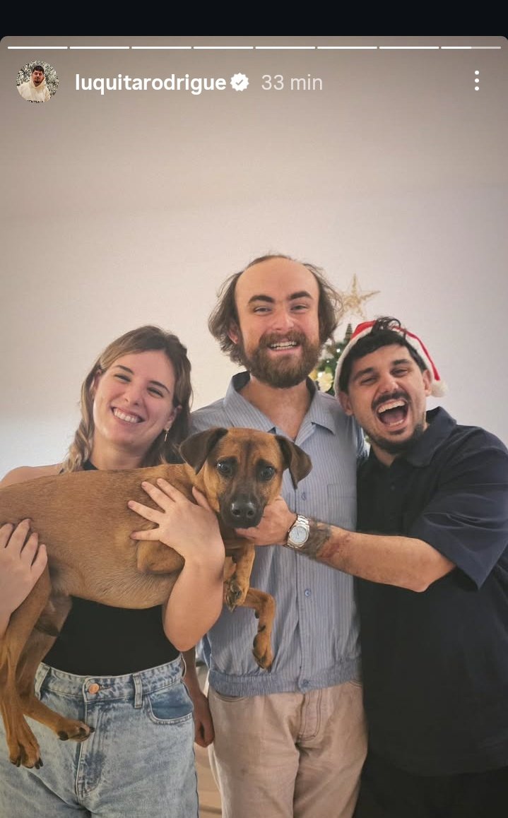 olivinha__'s tweet image. la familia unida