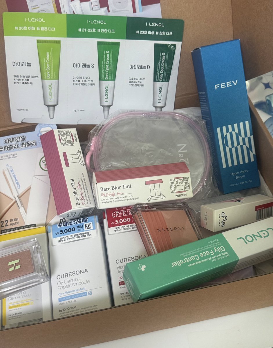 연말기념 고마운 팔로워친구들을 위한 다미찐템박스 만드는중 . . . 😻
다들 메리크리뜨마쓰