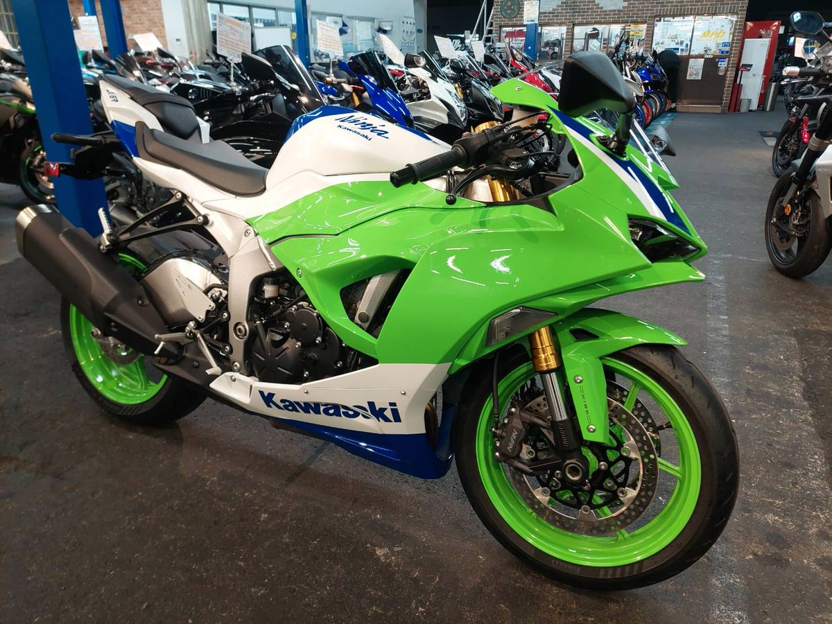 超高品質レプリカ　M36 超高品質レプリカ M36 ꕹ ) 2016 Kawasaki Ninja® ZX™-6R Base | Sky