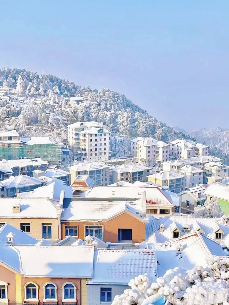 pgat69o's tweet photo. The first snow of winter in Jiangxi in 2025. ❄️
2025 年江西入冬的第一场雪。 https://t.co/wqnztDNj87