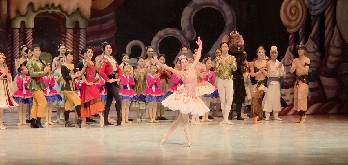 mintous_love's tweet image. 🎄𝑴𝒆𝒓𝒓𝒚 𝑪𝒉𝒓𝒊𝒔𝒕𝒎𝒂𝒔-✨️
이번 겨울은 크리스마스를 위한 일정으로 꽉 채워서 보냈어요!다들 따뜻하고 달콤한 크리스마스 보내세요!
호두까기 인형 발레, 크리스마스 애프터눈 티, 더현대 크리스마스 그리고 크리스마스 마켓을 위해 상하이로 가기도 하고..진짜 여한이 없음ㅠㅠㅠ