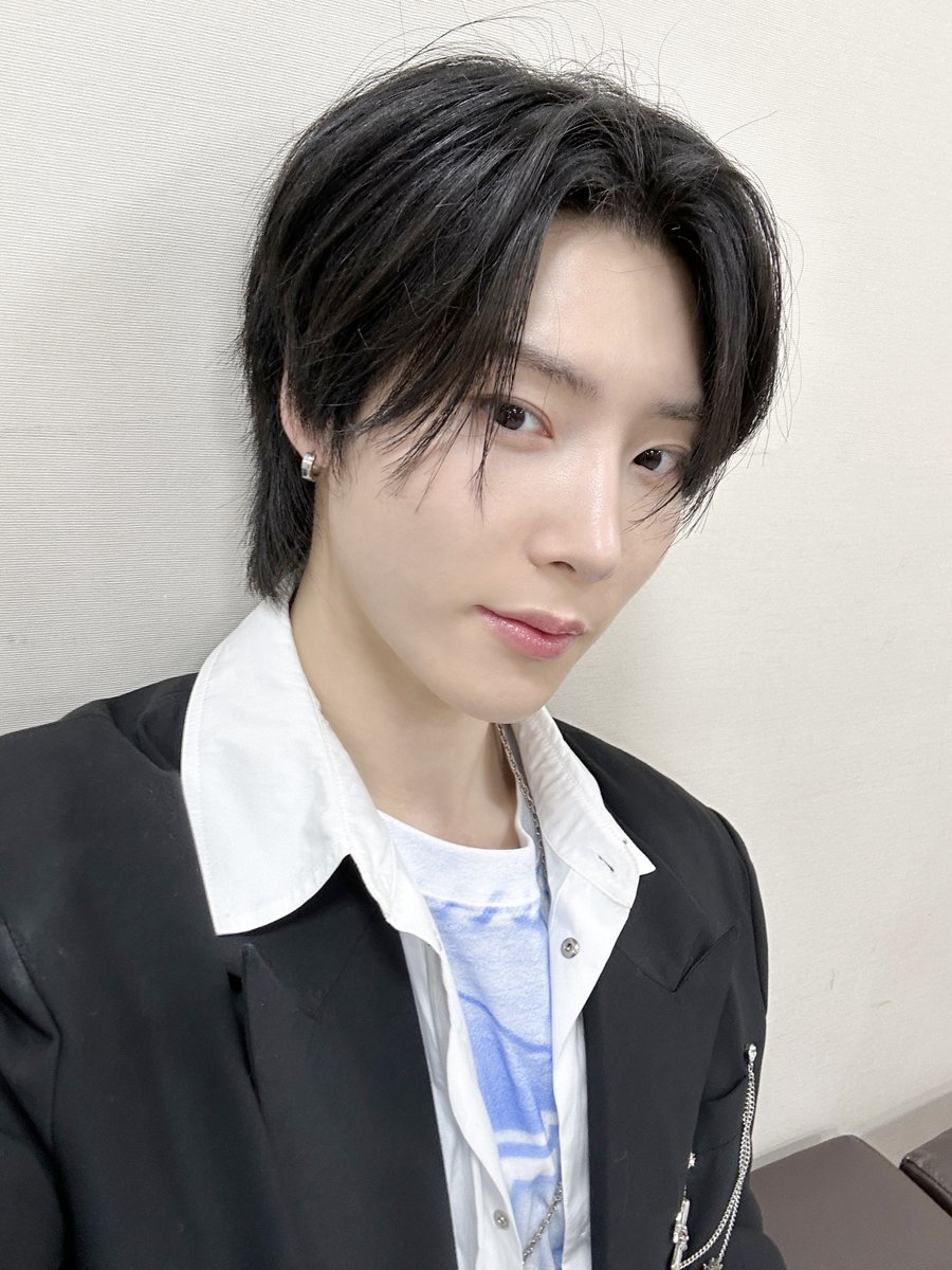 hrtzwav's tweet photo. 안녕하세요, 하츠웨이브의 리안입니다! 
지금부터 시작인 만큼 여러분께 더 멋지고 성장한 하츠웨이브의 리안으로 찾아오겠습니다~! 저희 하츠웨이브 많은 기대와 관심 부탁드리겠습니다 감사합니다!

#리안 #RIAAN
#하츠웨이브 #hrtzwav https://t.co/d6Z1y9vijj