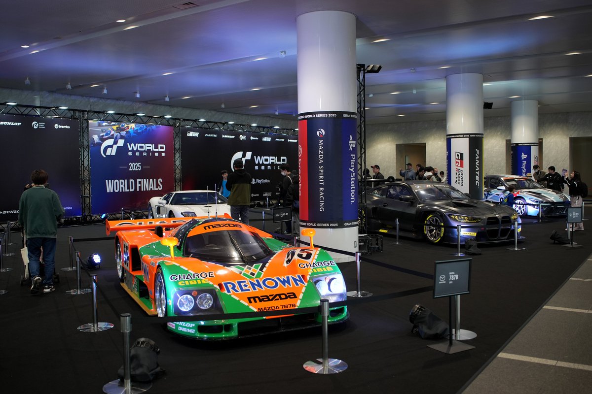 MAZDA_SPIRIT_R's tweet photo. ◇グランツーリスモワールドシリーズ　マツダは今年度2位で有終の美◇

MAZDA SPIRIT RACINGが協賛するグランツーリスモワールドシリーズの最終戦が、12/20~12/21に福岡で開催されました！
今年度で8年目を迎えるシリーズ史上、日本で”最終戦”が開催されるのは初めてです！

マニュファクチャラーズカップでは、全27メーカーの頂点を目指し予選を勝ち抜いた12メーカーが熱戦！
MAZDA RX-VISION GT3 CONCEPTで参戦したマツダチームは、3位でフィニッシュ🏁
年間ランキングは2位🎌
國分選手、Urra選手、Cardinal選手、1年間熱い走りをありがとうございました！

#GTWS #GT7 #MAZDA_SPIRIT_RACING