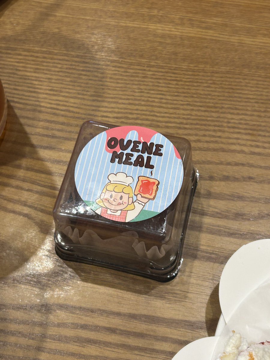 호미탑 딸기타르트케이크랑
트친들 최내 두쫀쿠를 맛봣어염