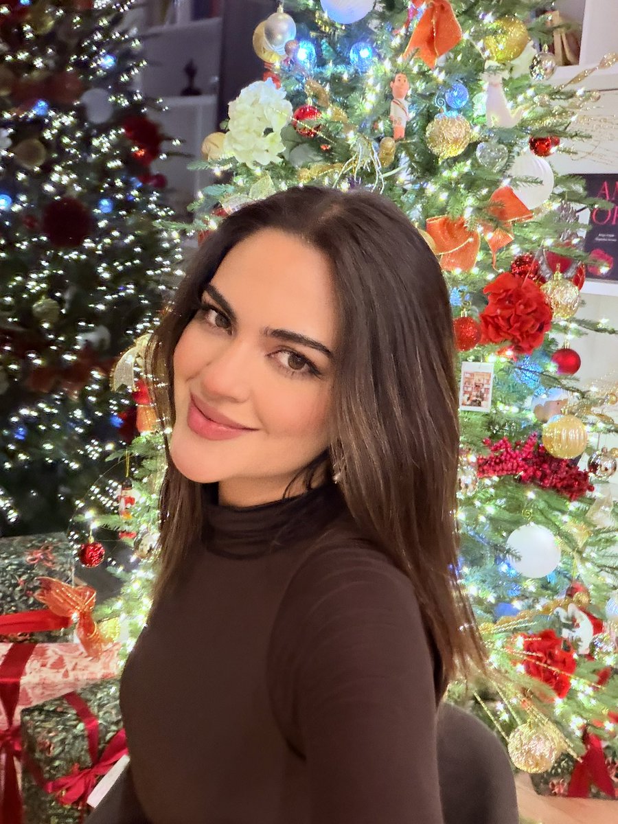 AndreaChavezTre's tweet image. Con infinito cariño y eterno agradecimiento les deseo muy Feliz Navidad.

Que lo pasen rodeados de bondad y amor, con sus seres más queridos. 

Salud y bienestar para ustedes y los suyos.